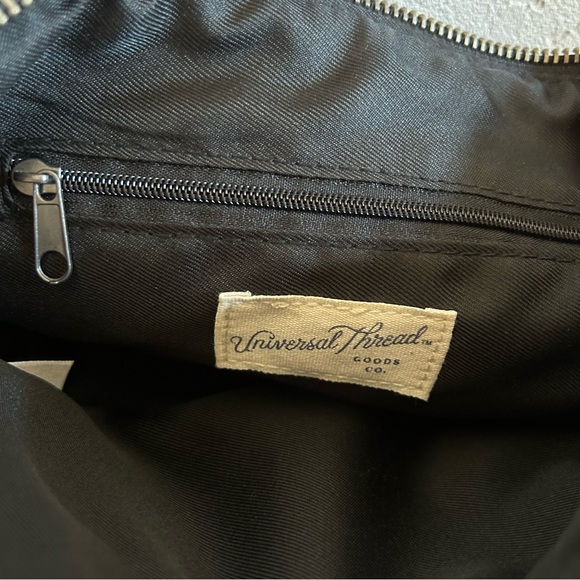 Universal Threads Crossbody Purse - Picture 5 of 6
